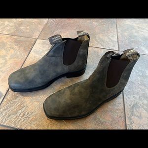 New w/o box: Blundstone size 11 well know as the Australian adventure boot!